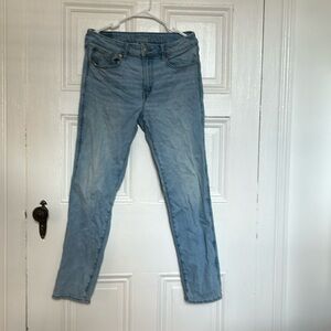 Men’s American Eagle Athletic Straight Jeans Size 32/32